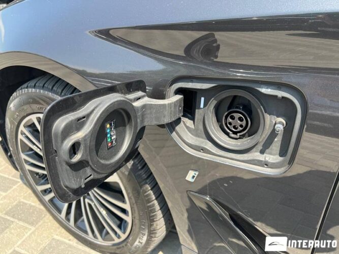 BMW 530e 43 interauto-car