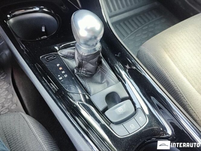 Toyota C-HR 44 interauto-car