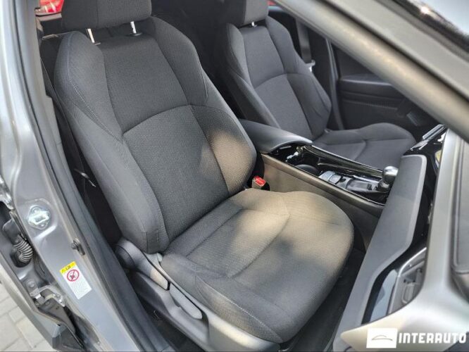 Toyota C-HR 39 interauto-car