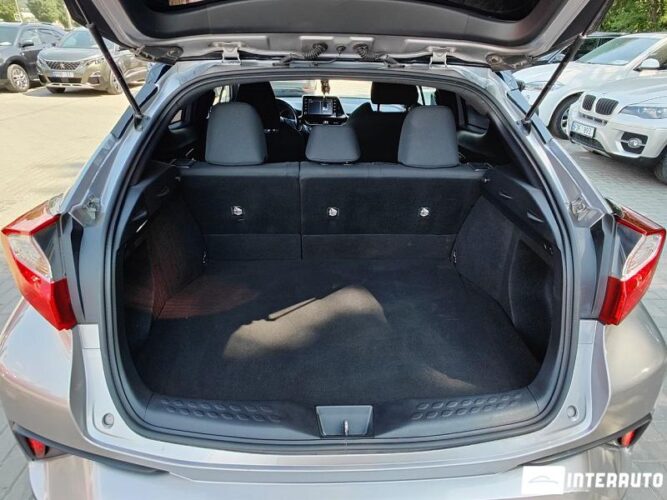 Toyota C-HR 36 interauto-car