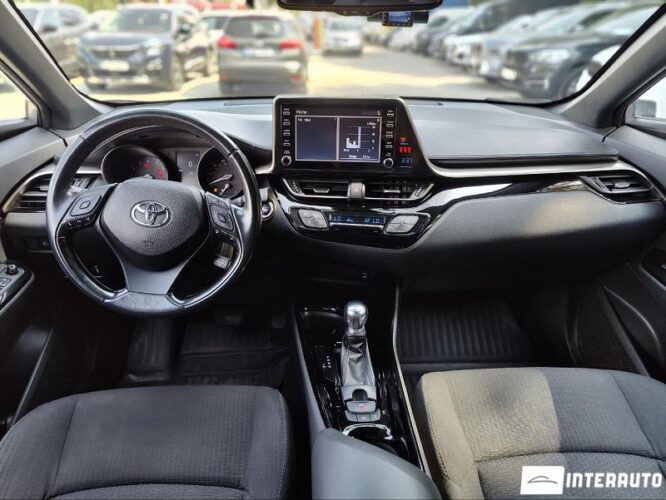 Toyota C-HR 38 interauto-car
