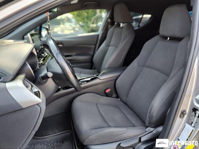 Toyota C-HR 37 interauto-car