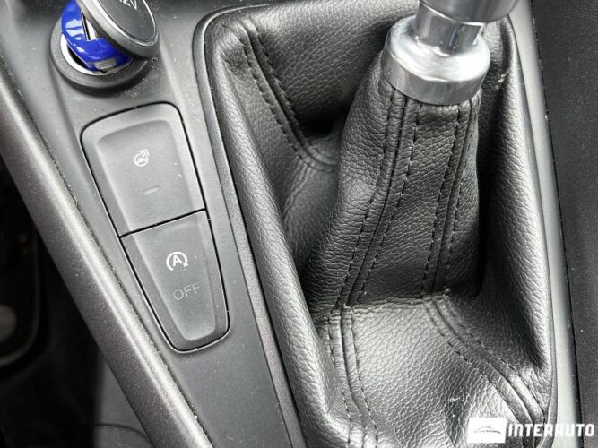 Ford Focus 42 interauto-car