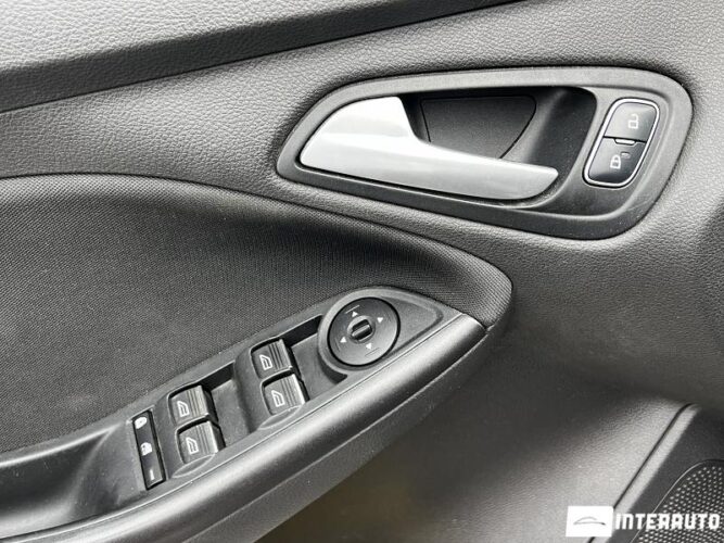 Ford Focus 44 interauto-car