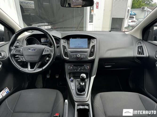 Ford Focus 38 interauto-car
