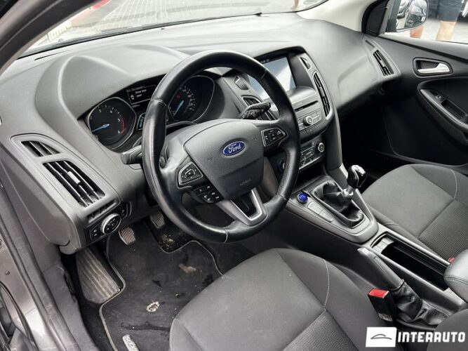 Ford Focus 33 interauto-car