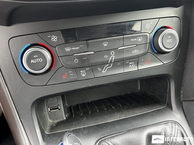 Ford Focus 41 interauto-car