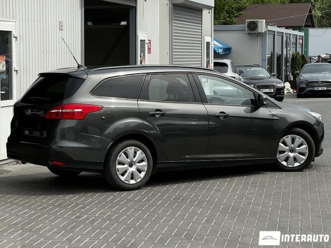 Ford Focus 32 interauto-car