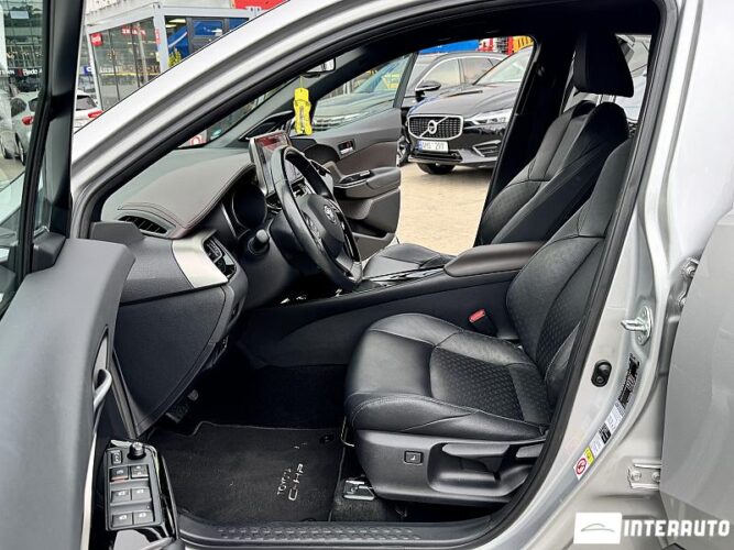 Toyota C-HR 37 interauto-car