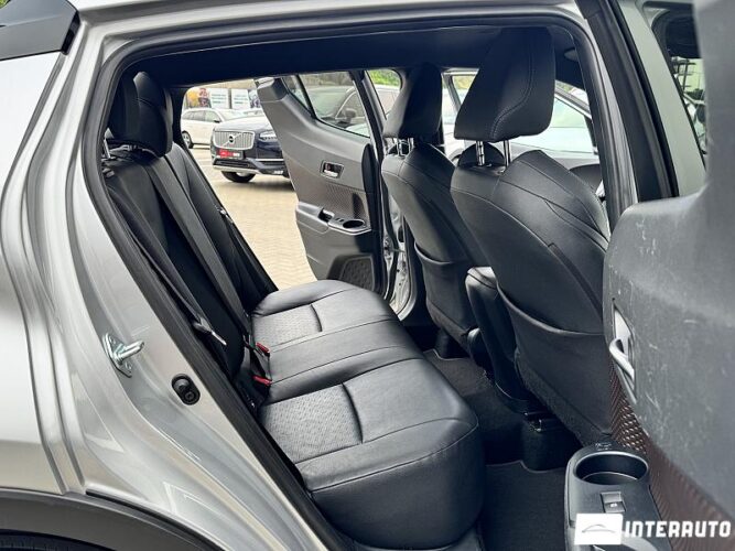 Toyota C-HR 46 interauto-car