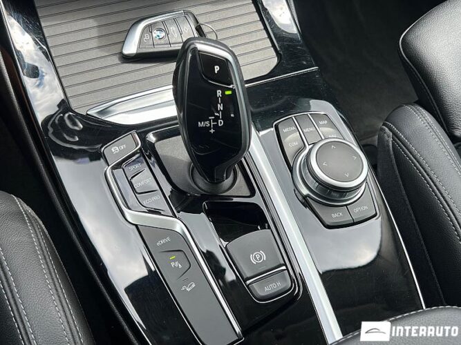 BMW X3 3.0e 42 interauto-car