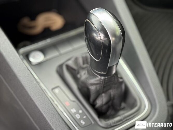 Volkswagen Jetta 44 interauto-car