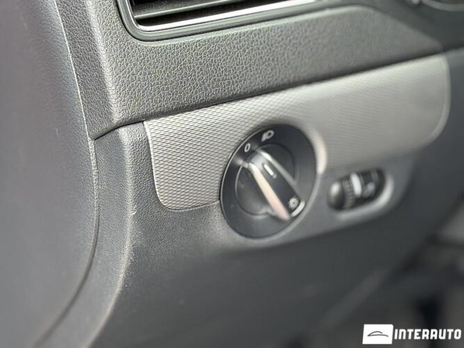 Volkswagen Jetta 38 interauto-car