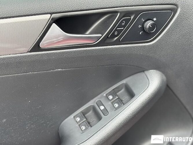 Volkswagen Jetta 35 interauto-car