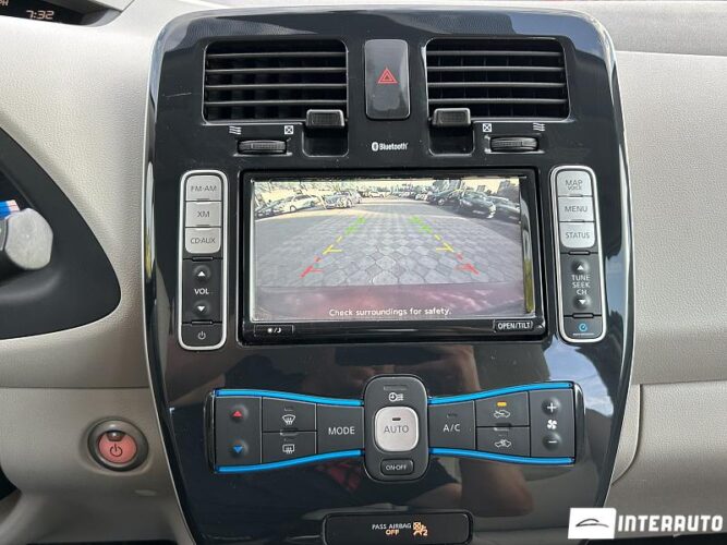 Nissan Leaf 42 interauto-car