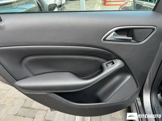 Mercedes B 180 44 interauto-car
