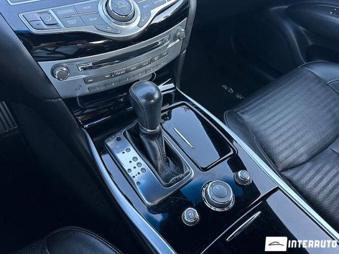 Infiniti Q70 42 interauto-car