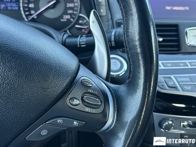 Infiniti Q70 39 interauto-car