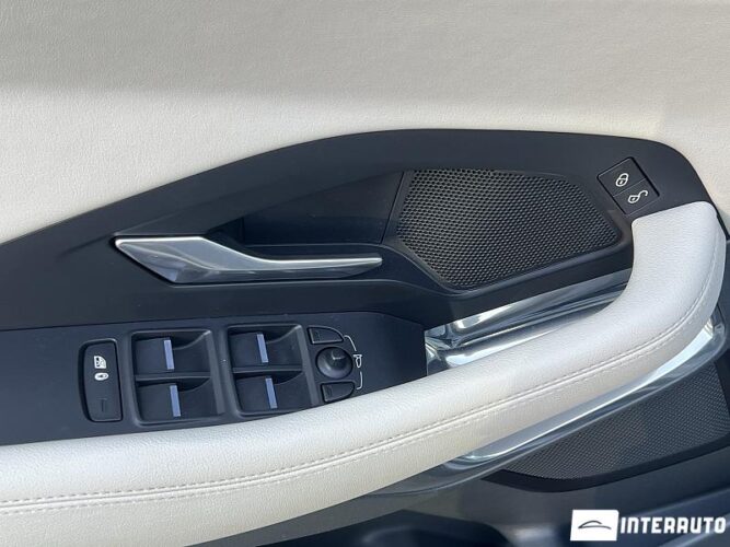 Jaguar E-Pace 42 interauto-car