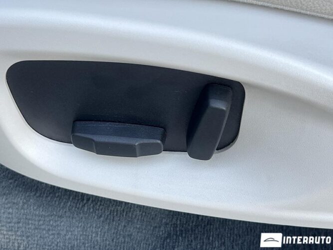 Jaguar E-Pace 53 interauto-car