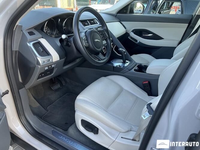 Jaguar E-Pace 41 interauto-car