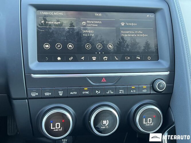 Jaguar E-Pace 49 interauto-car