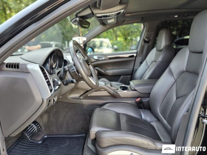 Porsche Cayenne 38 interauto-car