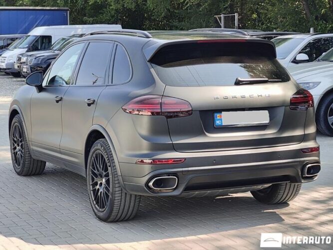 Porsche Cayenne 37 interauto-car