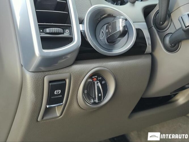 Porsche Cayenne 53 interauto-car