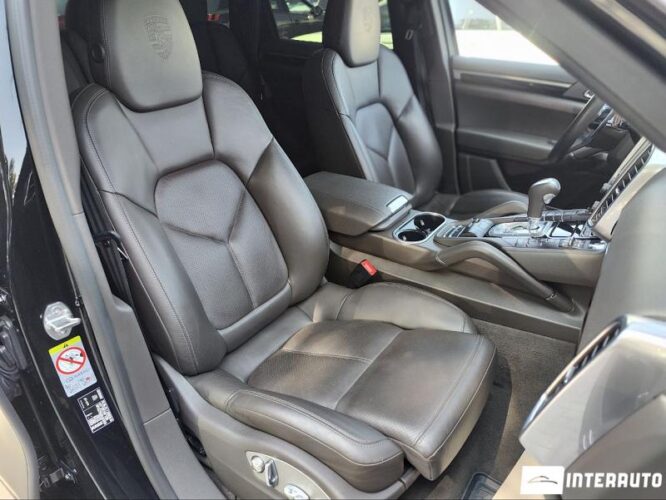 Porsche Cayenne 40 interauto-car