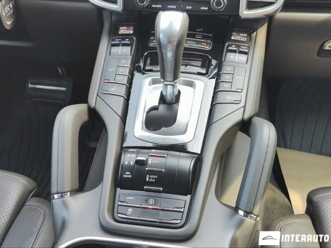 Porsche Cayenne 47 interauto-car