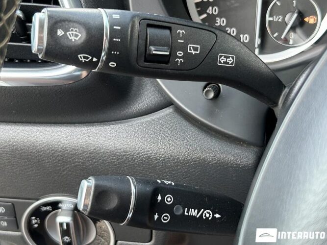 Infiniti Q30 39 interauto-car