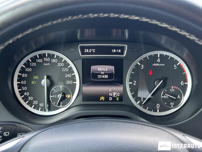 Infiniti Q30 42 interauto-car