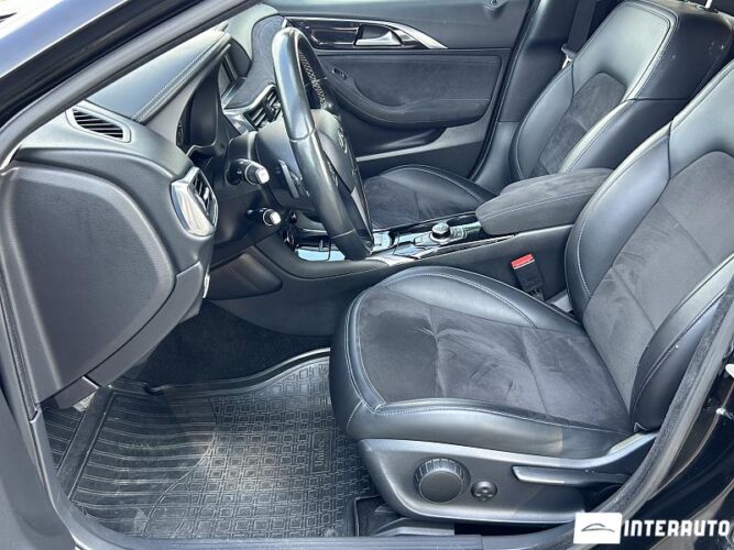 Infiniti Q30 37 interauto-car