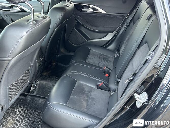 Infiniti Q30 47 interauto-car