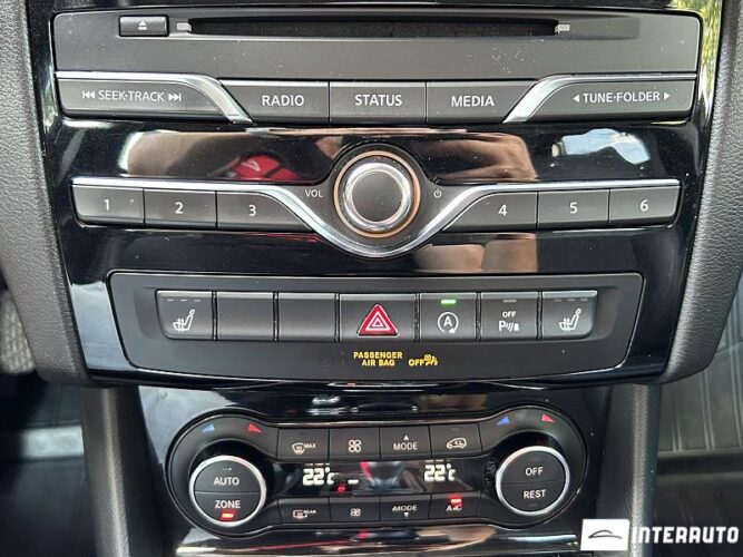 Infiniti Q30 44 interauto-car