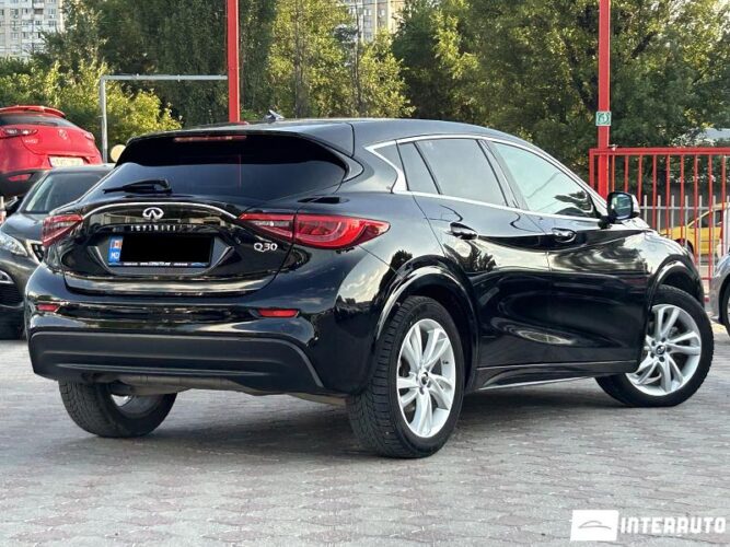 Infiniti Q30 33 interauto-car