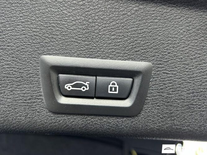 BMW X4 2.8i 50 interauto-car