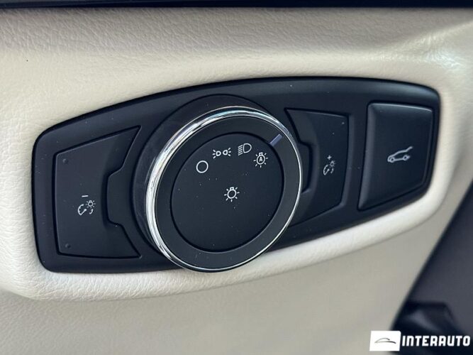 Lincoln MKZ 53 interauto-car