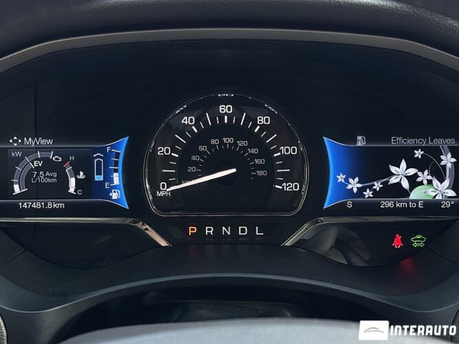 Lincoln MKZ 41 interauto-car