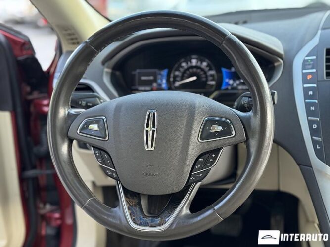 Lincoln MKZ 40 interauto-car