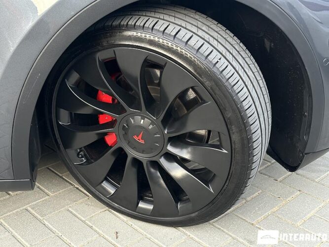 Tesla Model Y 51 interauto-car