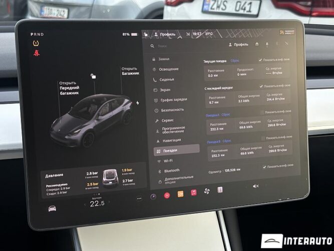 Tesla Model Y 45 interauto-car