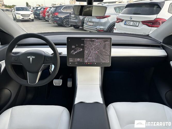 Tesla Model Y 39 interauto-car