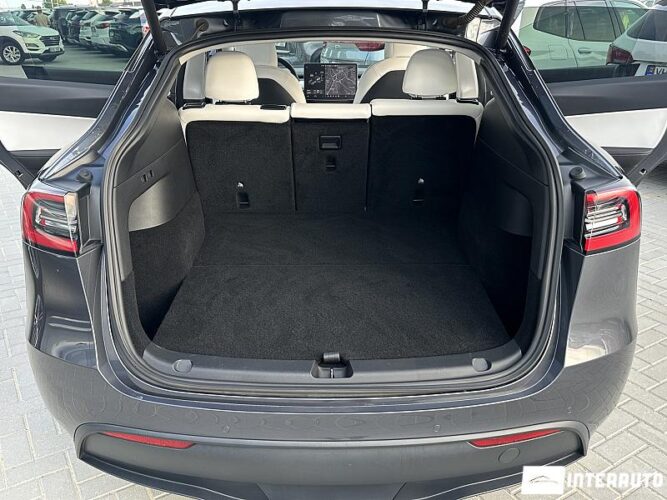 Tesla Model Y 54 interauto-car
