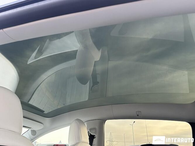 Tesla Model Y 48 interauto-car