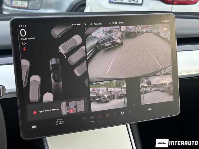 Tesla Model Y 46 interauto-car