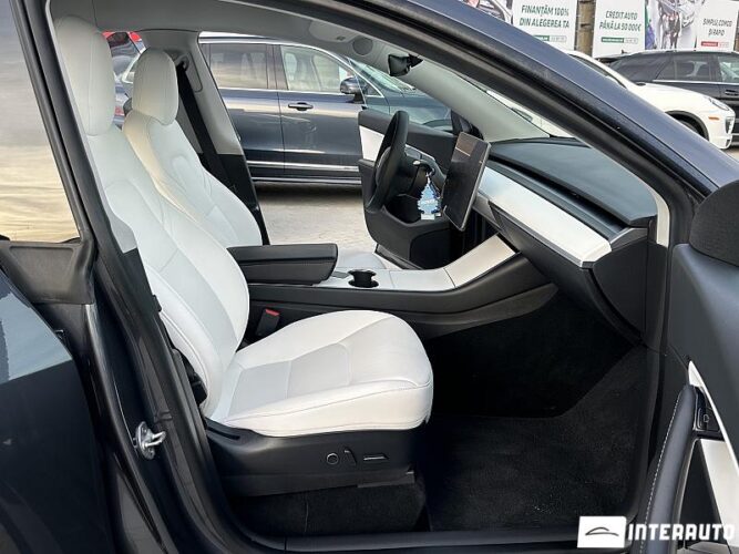 Tesla Model Y 50 interauto-car