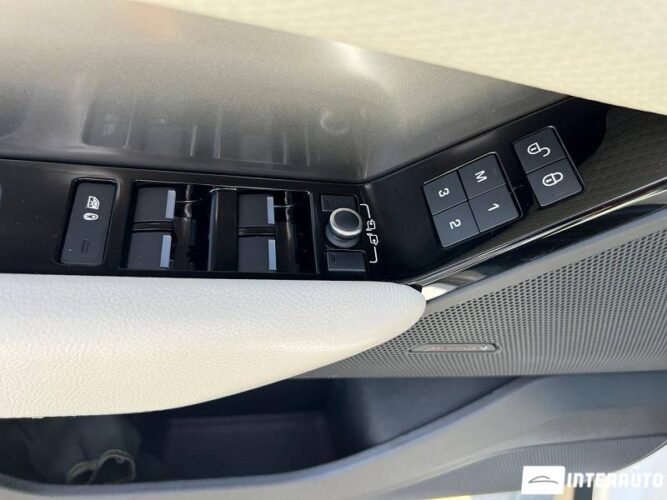 Land Rover Range Rover Velar 33 interauto-car