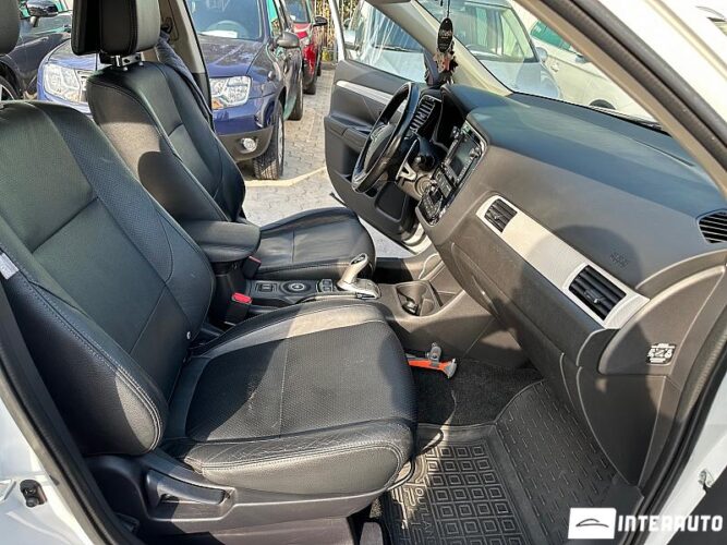 Mitsubishi Outlander 37 interauto-car